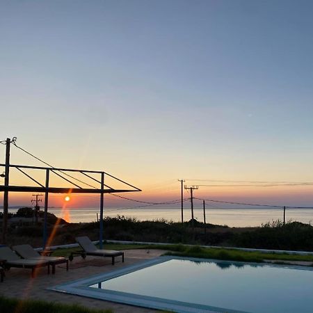 Cristelia Seafront & Pool Villa Lakhania Bagian luar foto