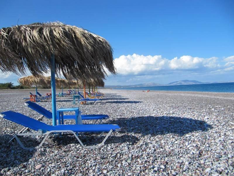Cristelia Seafront & Pool Villa Lakhania Bagian luar foto
