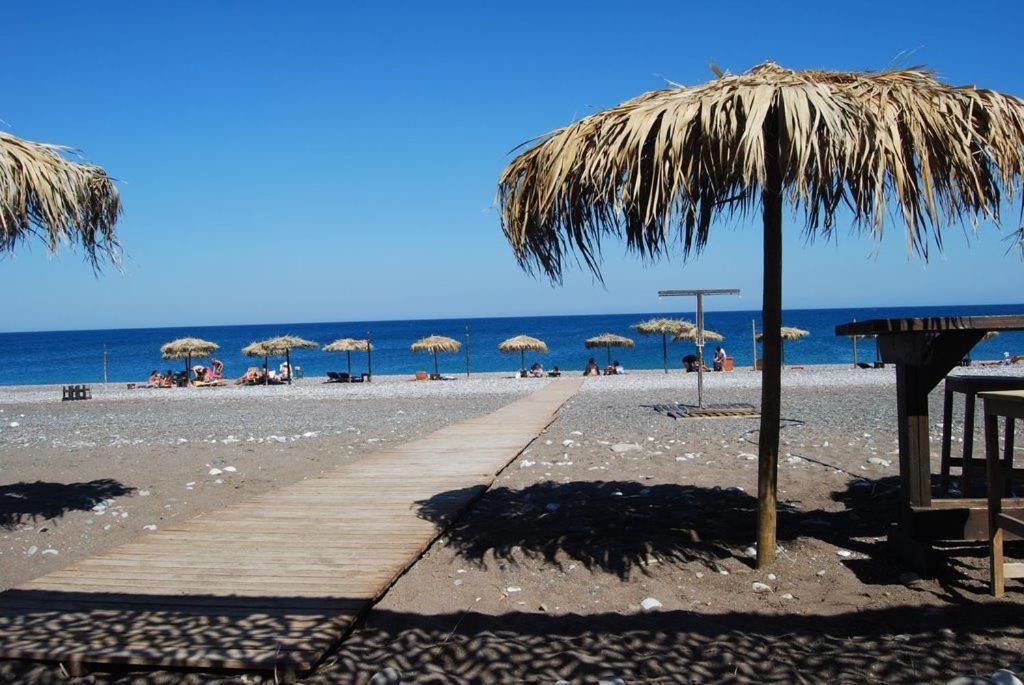 Cristelia Seafront & Pool Villa Lakhania Bagian luar foto