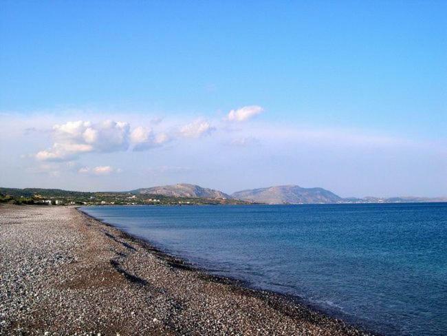 Cristelia Seafront & Pool Villa Lakhania Bagian luar foto