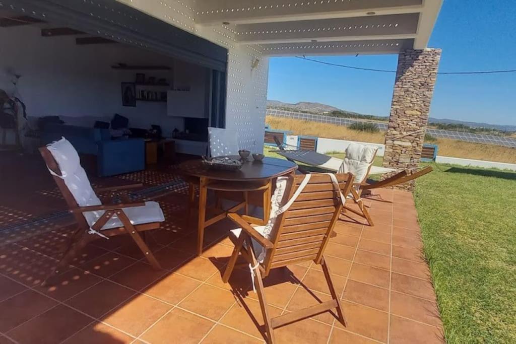 Cristelia Seafront & Pool Villa Lakhania Bagian luar foto