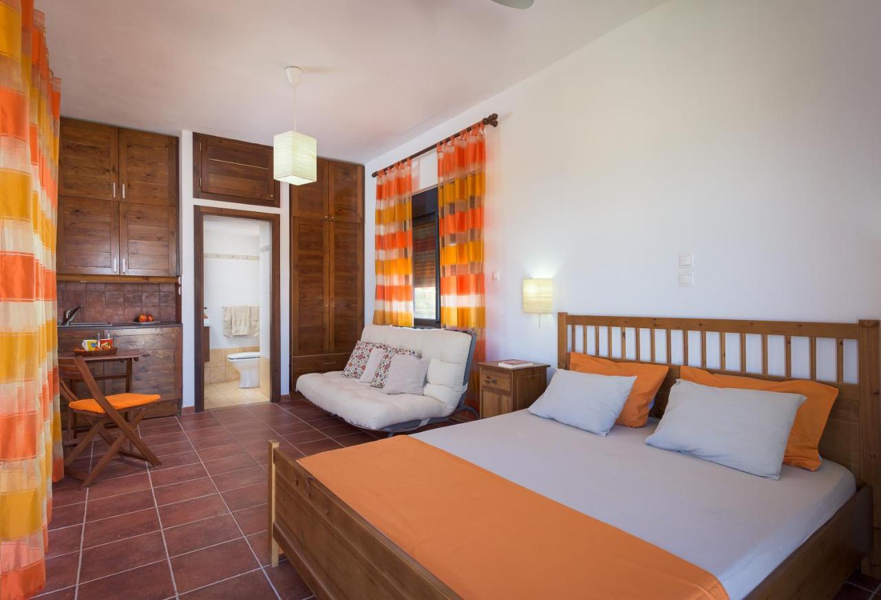 Cristelia Seafront & Pool Villa Lakhania Bagian luar foto