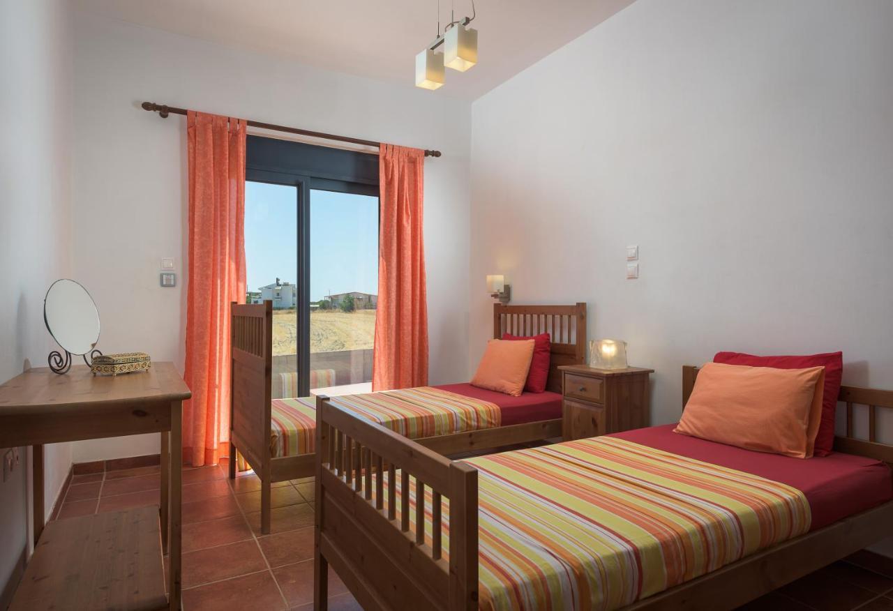 Cristelia Seafront & Pool Villa Lakhania Bagian luar foto